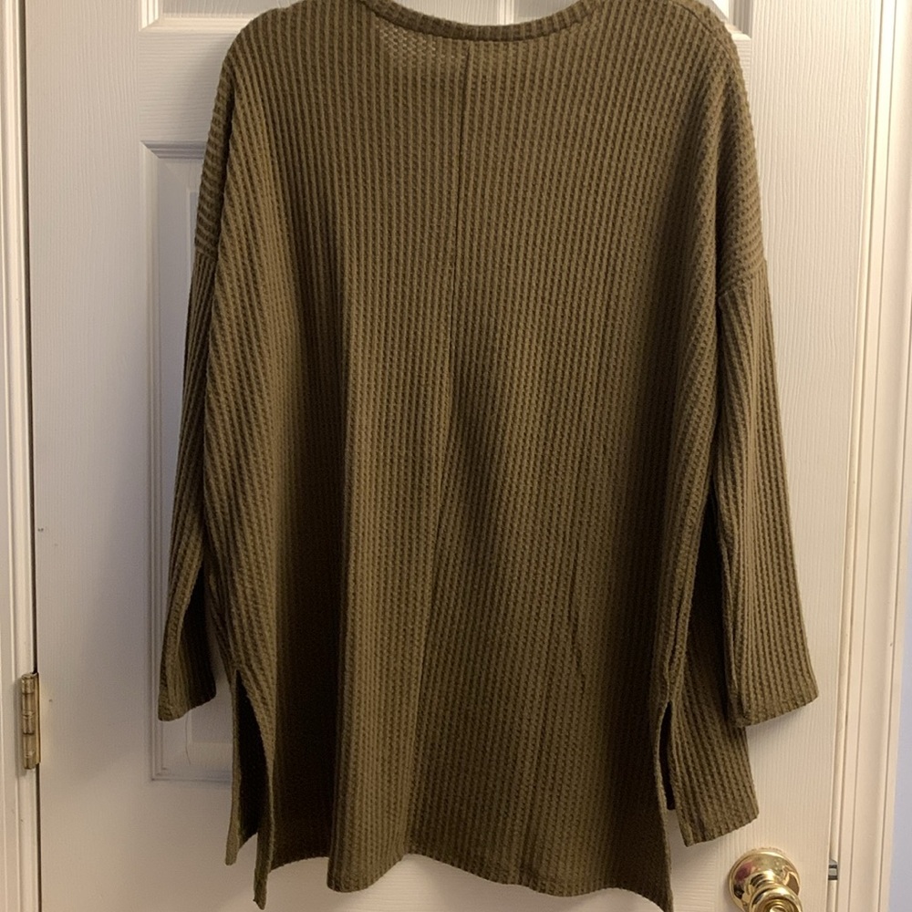 Zenana Oversized Small Olive Green V-Neck Waffle Long Sleeve T EUC - Picture 4 of 4